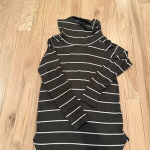 Market spruce maternity  Turtleneck Sweater